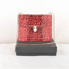 Sac bandoulière Bvlgari Serpenti en cuir à veines de serpent, rouge violacé 605