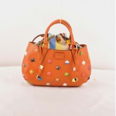 Sac Fendi B Fab en cuir Ferrari orange clouté avec bijoux multicolores, format moyen, à poignée supérieure