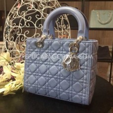 Réplique du sac Dior Lady Default en cuir d'agneau argenté