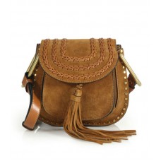 Sac bandoulière en daim à pompons Chloe Hudson couleur caramel