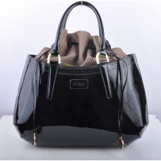 Sac Fendi B Fab grand format en cuir verni noir avec poignée supérieure