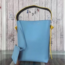 Sac Celine Twisted Cabas petit modèle en cuir de veau bleu/marron