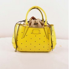 Sac Fendi B Fab jaune Ferrari en cuir perforé, format moyen, avec poignée supérieure