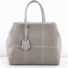 Fendi 2Jours Sac Clinch Bolt en cuir saffiiano gris Fendi 2Jours Sac Clinch Bolt en cuir saffiiano gris