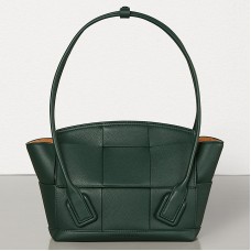 Sac Bottega Veneta Arco 33 petit modèle en cuir de veau grainé vert Sac Bottega Veneta Arco 33 petit modèle en cuir de veau grainé vert
