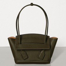 Sac Bottega Veneta Arco 33 en cuir de veau grainé kaki Sac Bottega Veneta Arco 33 en cuir de veau grainé kaki