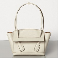 Sac Bottega Veneta Arco 33 en cuir de veau grainé blanc