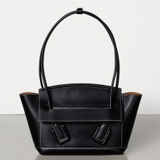 Sac Bottega Veneta Arco 48 en veau français noir Sac Bottega Veneta Arco 48 en veau français noir