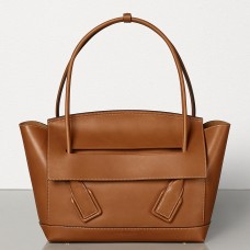 Sac Bottega Veneta Arco 48 en cuir de veau français couleur bois Sac Bottega Veneta Arco 48 en cuir de veau français couleur bois