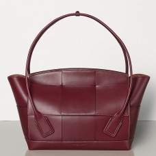 Bottega Veneta Sac Arco 48 Intrecciato En Cuir De Veau Bordeaux