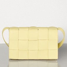 Sac Cassette Bottega Veneta en cuir d'agneau crème