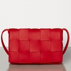 Sac Cassette Bottega Veneta en agneau rouge