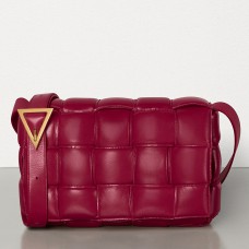 Bottega Veneta Sac Cassette Rembourré En Cuir De Veau Amaranto
