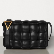 Sac à cassette rembourré Bottega Veneta en cuir de veau noir