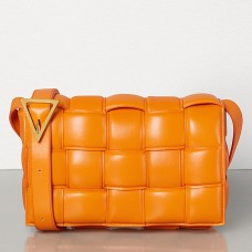 Sac à cassette rembourré Bottega Veneta en cuir de veau orange