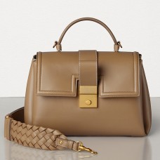 Sac Piazza petit modèle de Bottega Veneta en cuir de veau camel