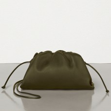 Pochette Bottega Veneta The Pouch 20 en cuir de veau moutarde Pochette Bottega Veneta The Pouch 20 en cuir de veau moutarde