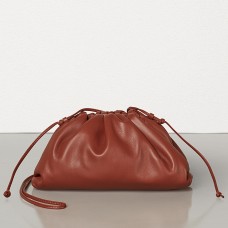 Pochette Bottega Veneta The Pouch 20 en cuir de veau rouille Pochette Bottega Veneta The Pouch 20 en cuir de veau rouille