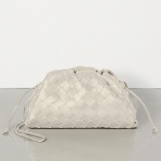 Bottega Veneta Pochette The Pouch 20 En Cuir D'agneau Intrecciato Plâtre