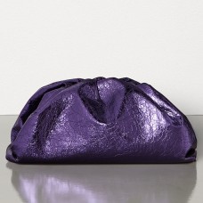Pochette Bottega Veneta en cuir métallisé violet Pochette Bottega Veneta en cuir métallisé violet