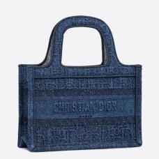 Sac cabas Dior Mini Book en toile oblique bleu denim Sac cabas Dior Mini Book en toile oblique bleu denim
