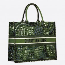 Sac cabas Dior Book Tote en toile verte brodée d'animaux