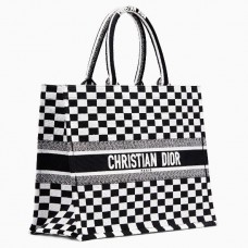Sac cabas Dior brodé en toile à carreaux