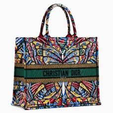 Sac cabas Dior Butterfly Book Tote en toile brodée multicolore Sac cabas Dior Butterfly Book Tote en toile brodée multicolore