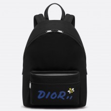 Sac à dos Dior X Kaws en nylon noir avec logo Dior bleu