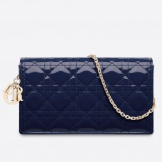 Pochette Lady Dior avec chaîne en cuir bleu indigo verni