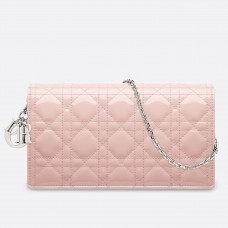 Pochette Lady Dior avec chaîne en cuir verni rose