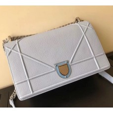 Sac à rabat Dior Diorama en cuir de veau grainé bleu pâle