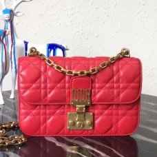 Sac à rabat Dior Dioraddict petit modèle en agneau cerise