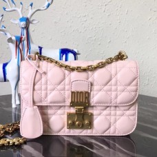 Sac Dior Dioraddict petit modèle à rabat en agneau rose