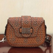 Sacoche Dior D-Fence Saddle en cuir de veau marron clouté