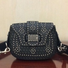Sacoche Dior D-Fence Saddle en veau noir clouté