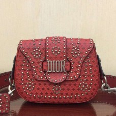 Sacoche Dior D-Fence Saddle en veau rouge clouté