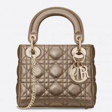 Sac Lady Dior Mini à chaîne en veau métallisé doré