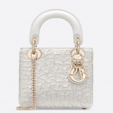 Sac Lady Dior Mini Chain en agneau blanc ondulé et froissé