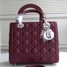 Sac Lady Dior moyen en agneau bordeaux Sac Lady Dior moyen en agneau bordeaux