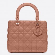 Sac Lady Dior moyen en veau ultra mat couleur poudre Sac Lady Dior moyen en veau ultra mat couleur poudre