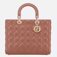 Sac Lady Dior grand format en agneau Cannage poudré