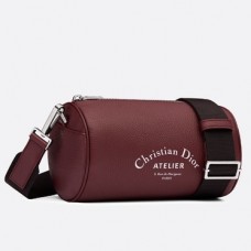 Pochette à roulettes Dior en cuir de veau grainé bordeaux