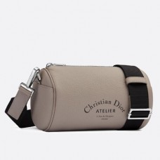 Pochette à roulettes Dior en cuir de veau grainé gris