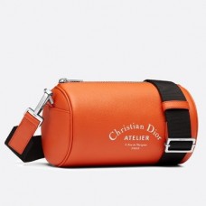 Pochette à roulettes Dior en cuir de veau grainé orange