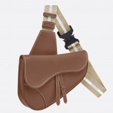 Sac banane Saddle pour homme Dior en cuir de veau grainé marron