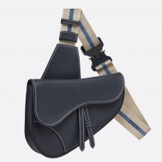 Sac banane Saddle pour homme Dior en cuir de veau grainé bleu marine