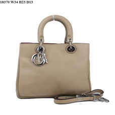 Sac Dior Diorissimo moyen en cuir nappa abricot (fermoir argenté) 18370