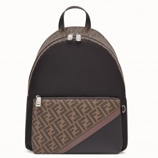Grand sac à dos Fendi en tissu FF avec nylon et cuir Grand sac à dos Fendi en tissu FF avec nylon et cuir